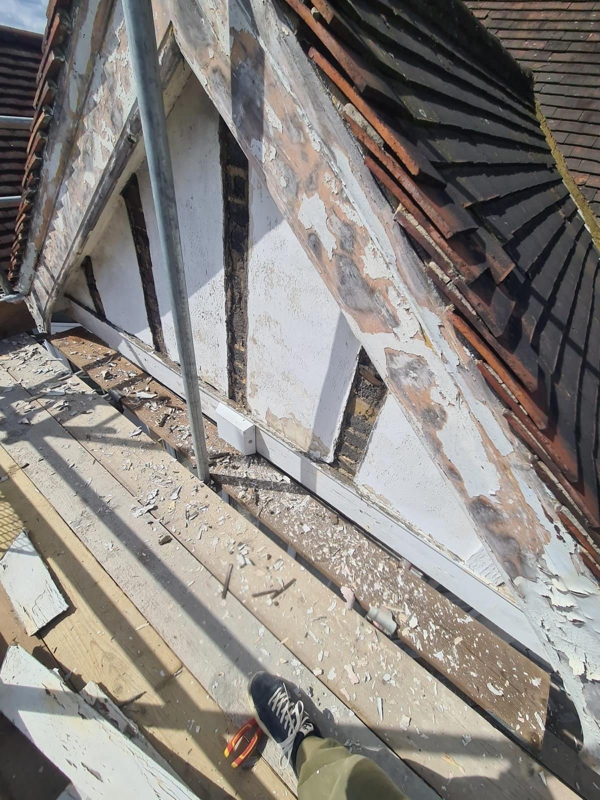 Roof dormer structural repair during refurbishment